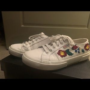Superga leather with embroided flower snreakers.